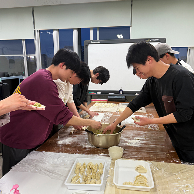 新入生歓迎会・餃子作り