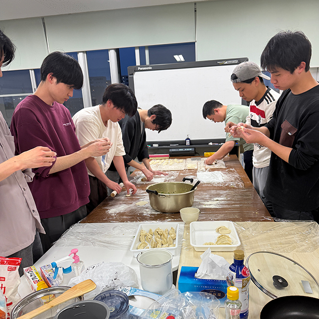 新入生歓迎会・餃子作り