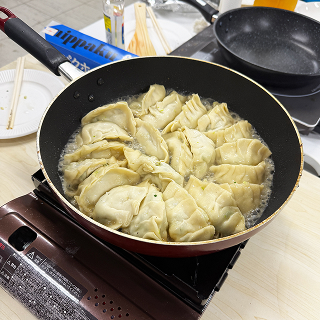 新入生歓迎会・餃子作り